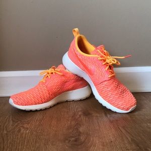 SOLD Nike Roshe 1 fly knit. Size 8